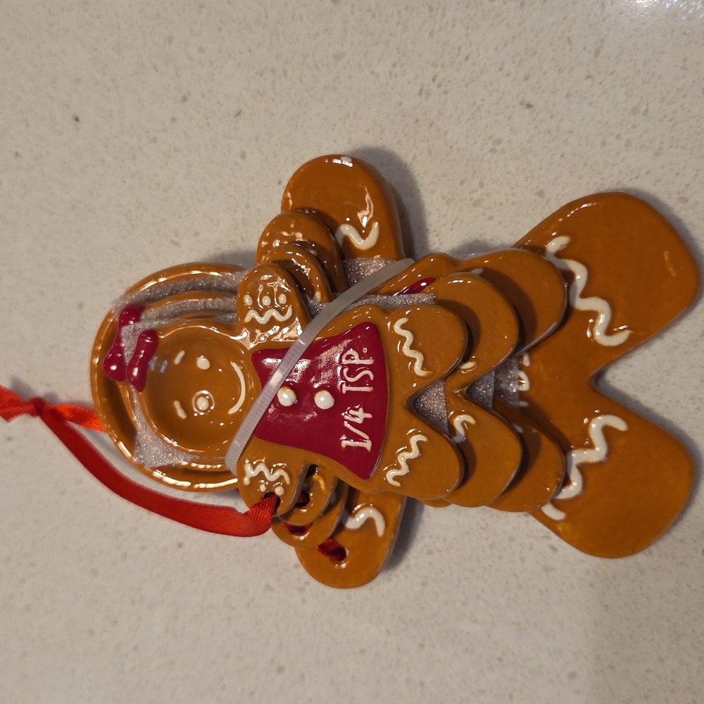 Holiday Time-4 Pcs Brown Gingerbread Ceramic Measuring Spoons Set